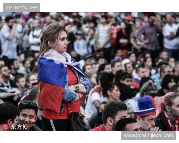 世界杯美女球迷出镜引发网友热议，展现多样化的青春风采